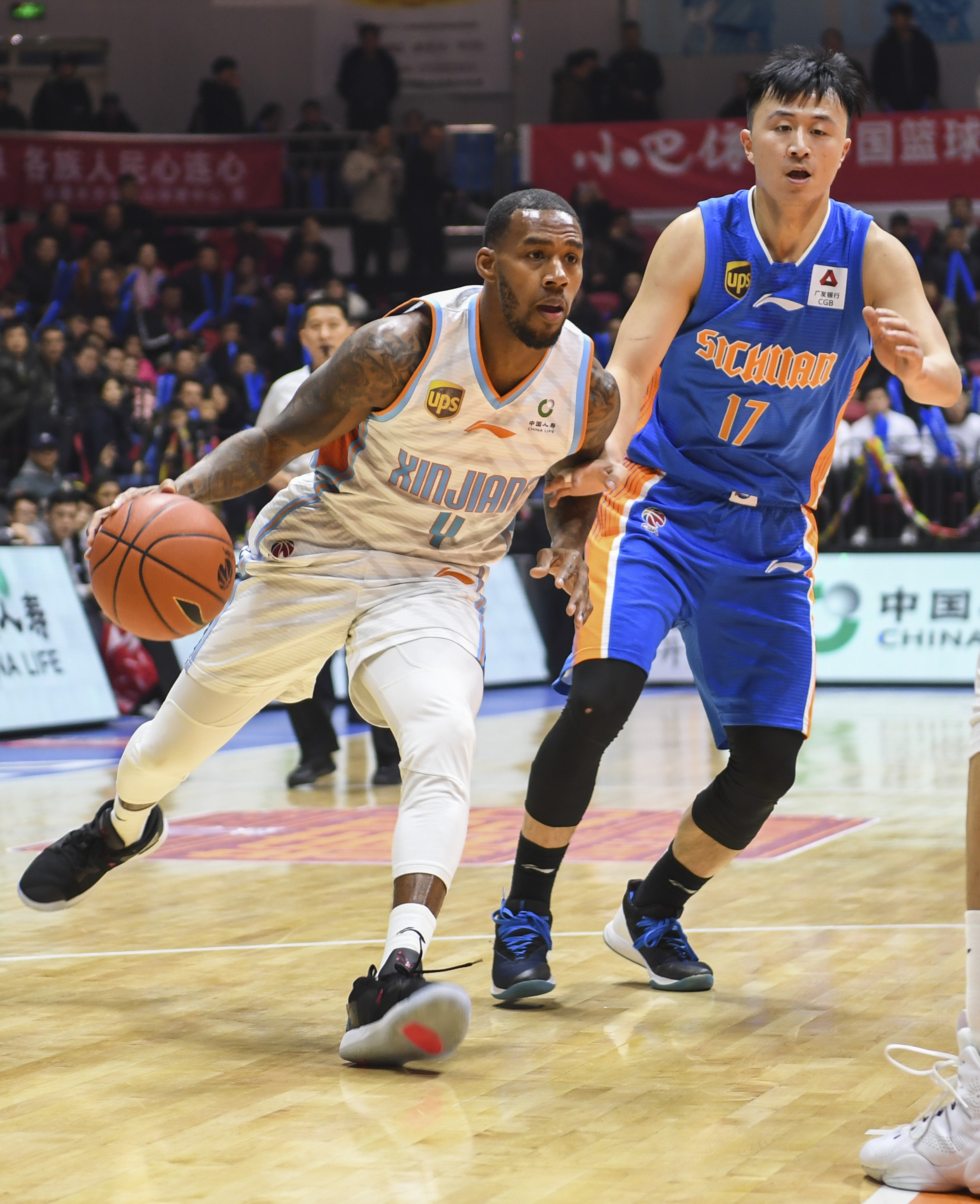 LOL-关于从转会期新疆广汇备战德国杯到巴塞罗那冲刺阶段外线爆发，西亚卡姆关键时刻逆转的信息